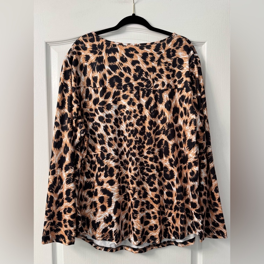 Leopard Print Long Sleeve Lightweight Women's Top Plus Size - Picture 3 of 5